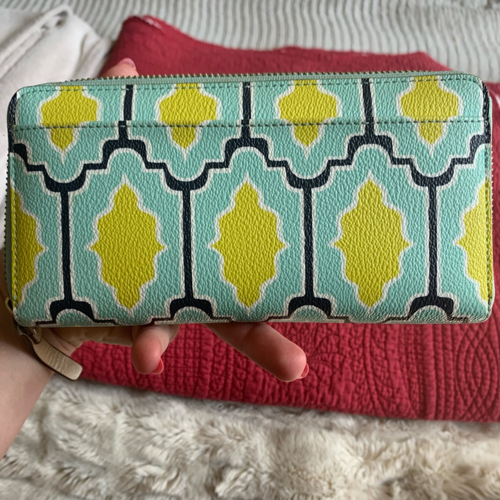 Kate Spade Wallet - Picture 2 of 4